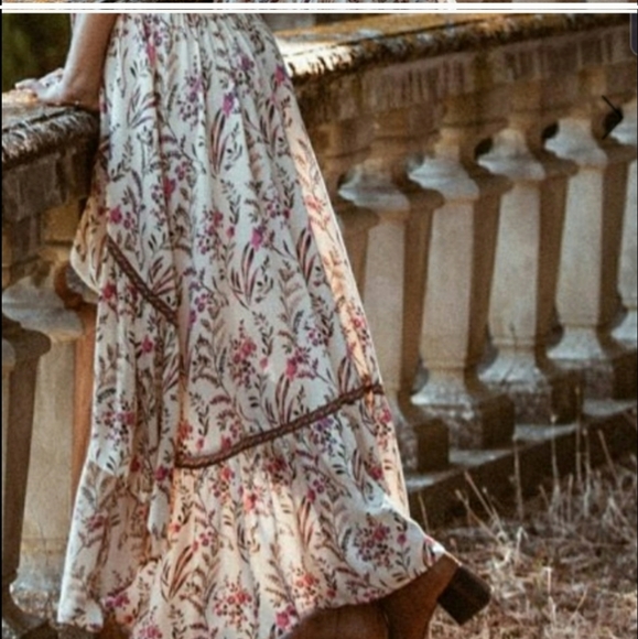 ❌SOLD❌ 🦄 *Spell Designs: Bambi Gown*🦄 - Picture 3 of 8